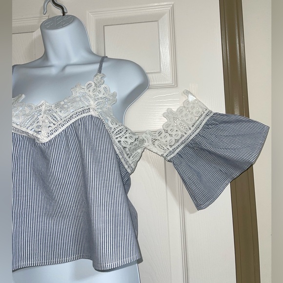 Cold shoulder crop top perfect for summer! - Picture 2 of 10